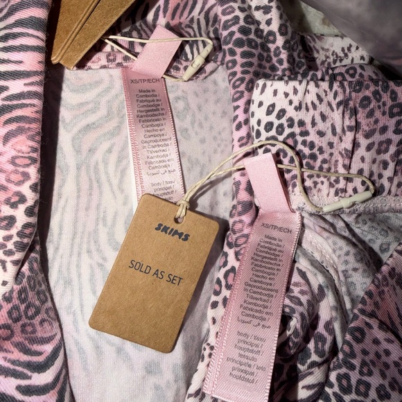 SOLD!!! SKIMS Long Sleep - 2026 VDAY SET!! - Picture 3 of 7